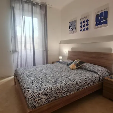Linea Blu Intero Appartamento Due Camere, Vicino Stazione, Porto E Parcheggi Auto *
